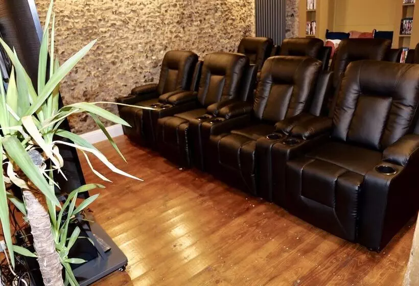 Residenssi Luxury 9 Bed Manor House Hot Tub Cinema Room Skytv