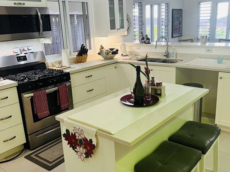 اقامتگاه Magnesium Seaview