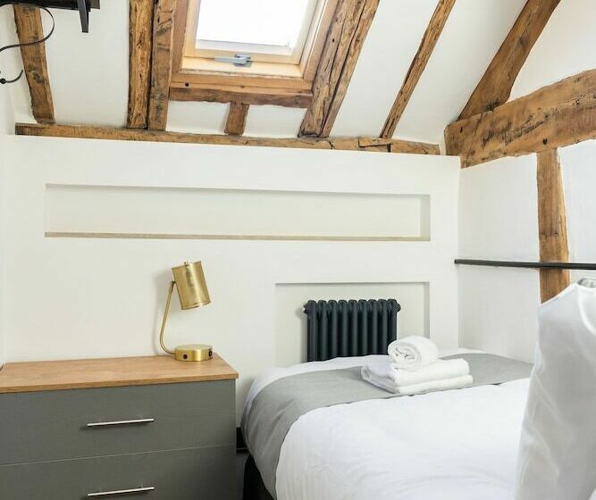 Stunning 4 Bed Sleeps 8 Cottage Parking