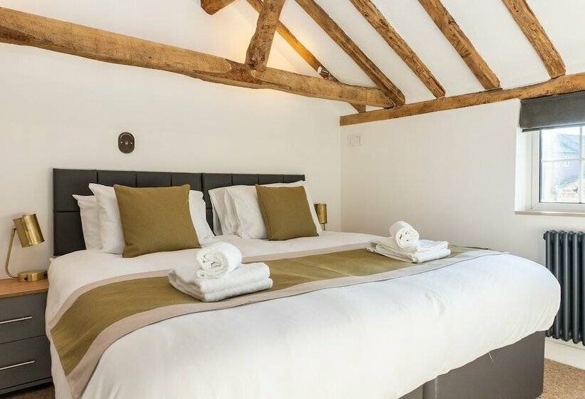 Stunning 4 Bed Sleeps 8 Cottage Parking