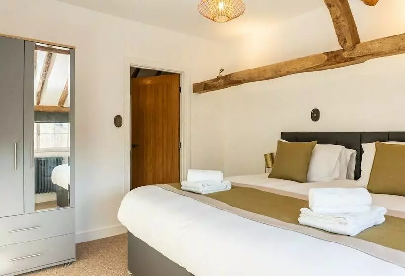 Stunning 4 Bed Sleeps 8 Cottage Parking