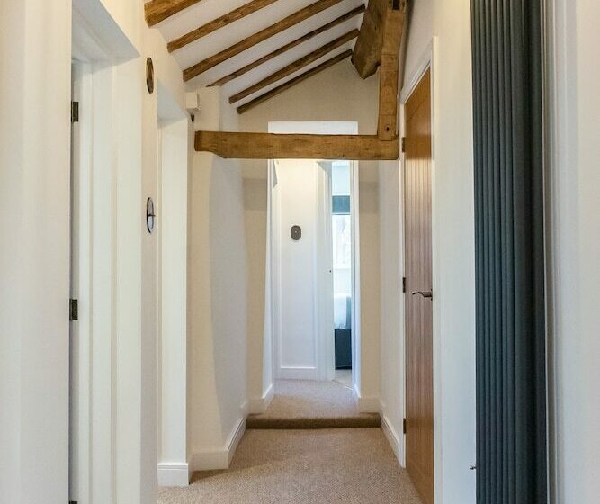 Stunning 4 Bed Sleeps 8 Cottage Parking