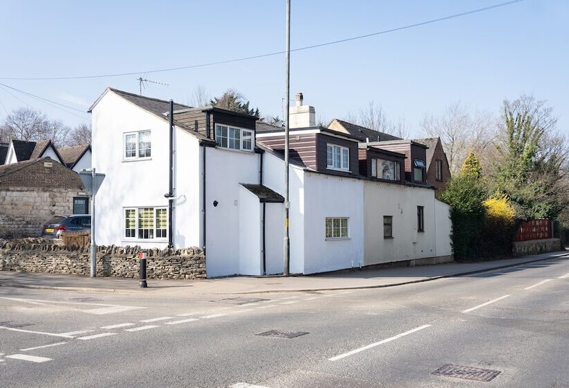 Stunning 4 Bed Sleeps 8 Cottage Parking