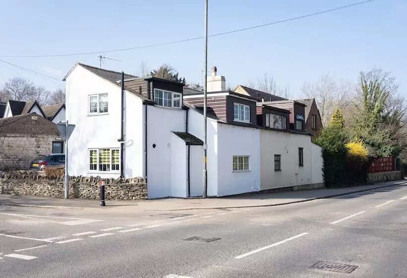 Stunning 4 Bed Sleeps 8 Cottage Parking