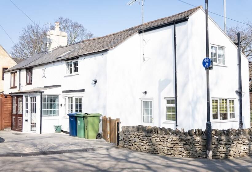 Stunning 4 Bed Sleeps 8 Cottage Parking