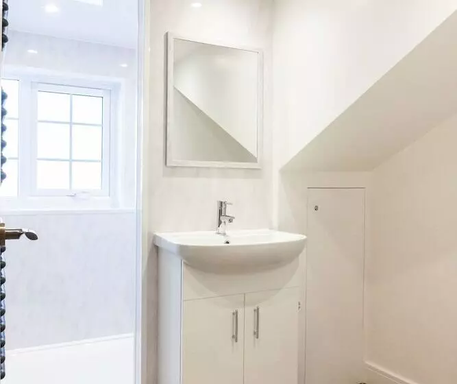 Stunning 4 Bed Sleeps 8 Cottage Parking