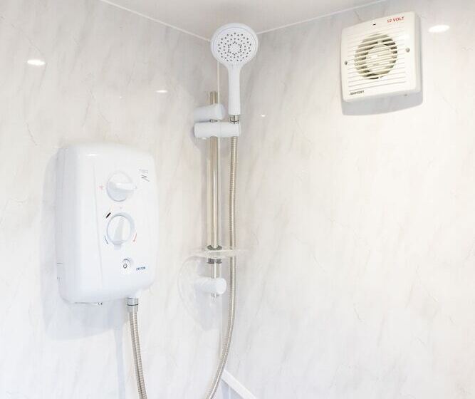 Stunning 4 Bed Sleeps 8 Cottage Parking