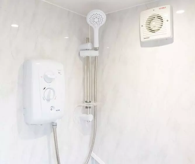 Stunning 4 Bed Sleeps 8 Cottage Parking