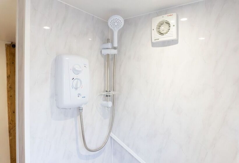 Stunning 4 Bed Sleeps 8 Cottage Parking