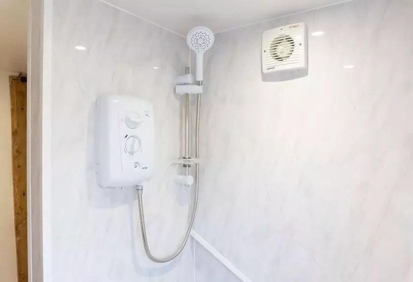 Stunning 4 Bed Sleeps 8 Cottage Parking