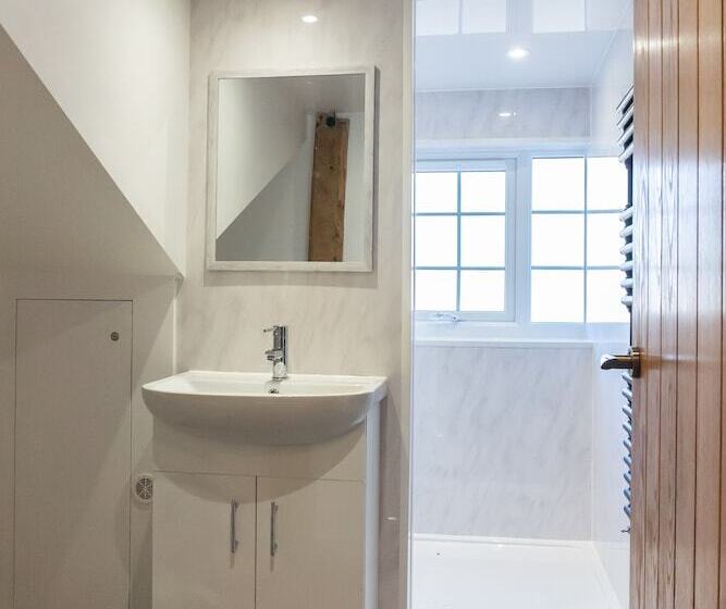 Stunning 4 Bed Sleeps 8 Cottage Parking