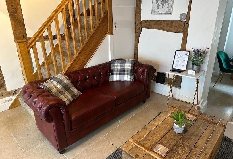 Stunning 4 Bed Sleeps 8 Cottage Parking