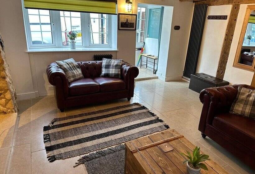 Stunning 4 Bed Sleeps 8 Cottage Parking