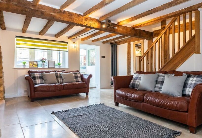 Stunning 4 Bed Sleeps 8 Cottage Parking