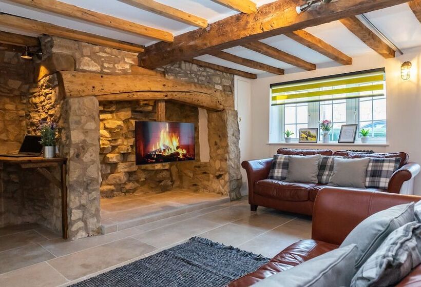 Stunning 4 Bed Sleeps 8 Cottage Parking