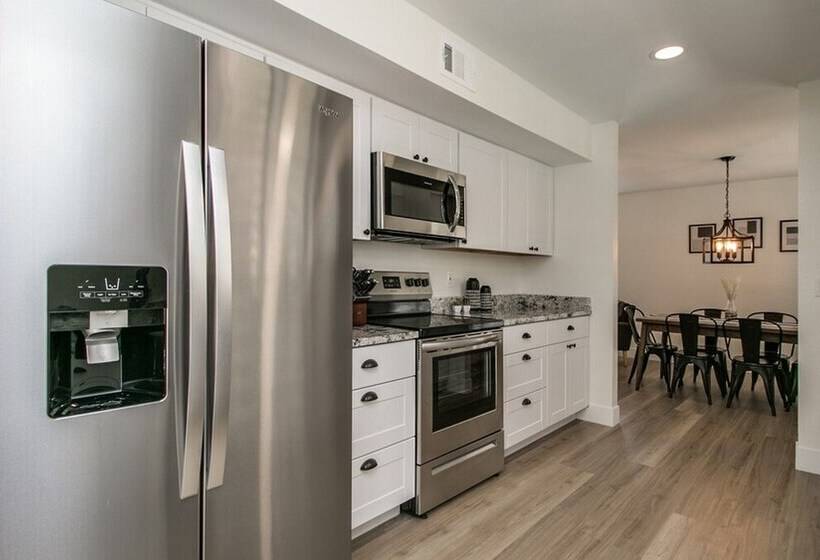 Upgraded 4 Bdrm Beautiful Home W/pool!