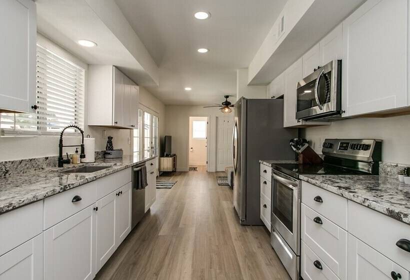 Upgraded 4 Bdrm Beautiful Home W/pool!