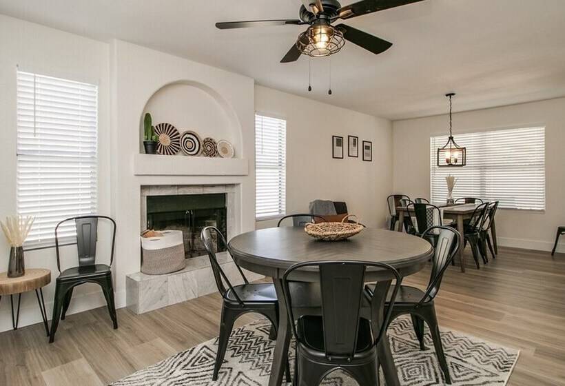 Upgraded 4 Bdrm Beautiful Home W/pool!