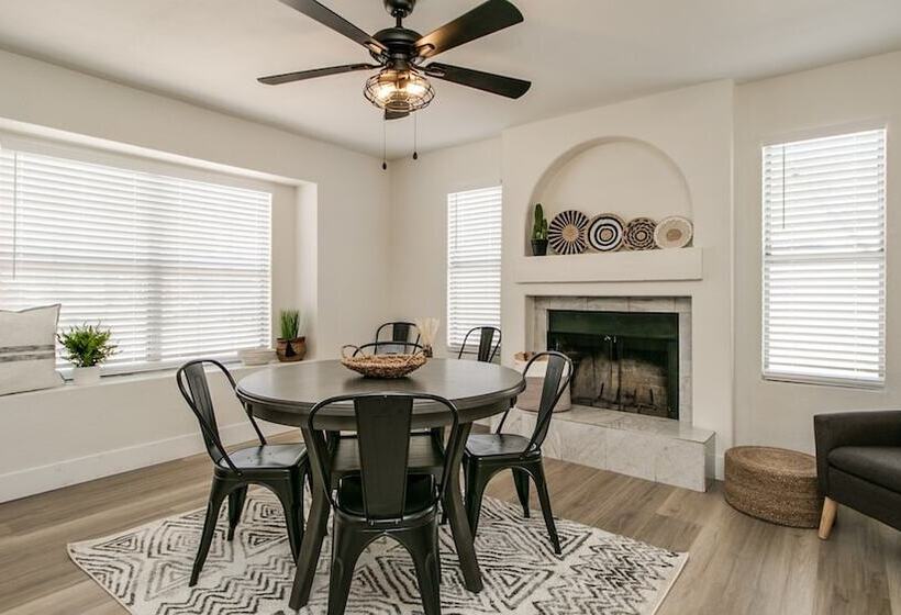 Upgraded 4 Bdrm Beautiful Home W/pool!