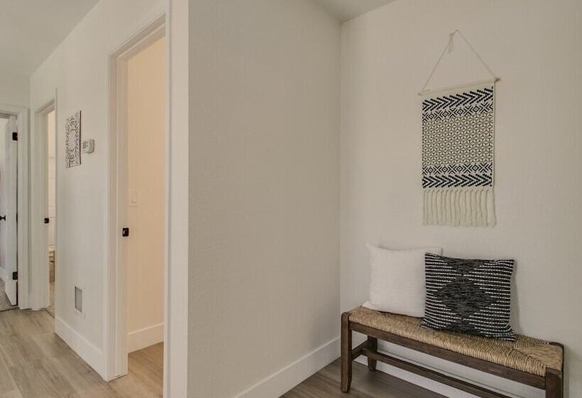 Upgraded 4 Bdrm Beautiful Home W/pool!