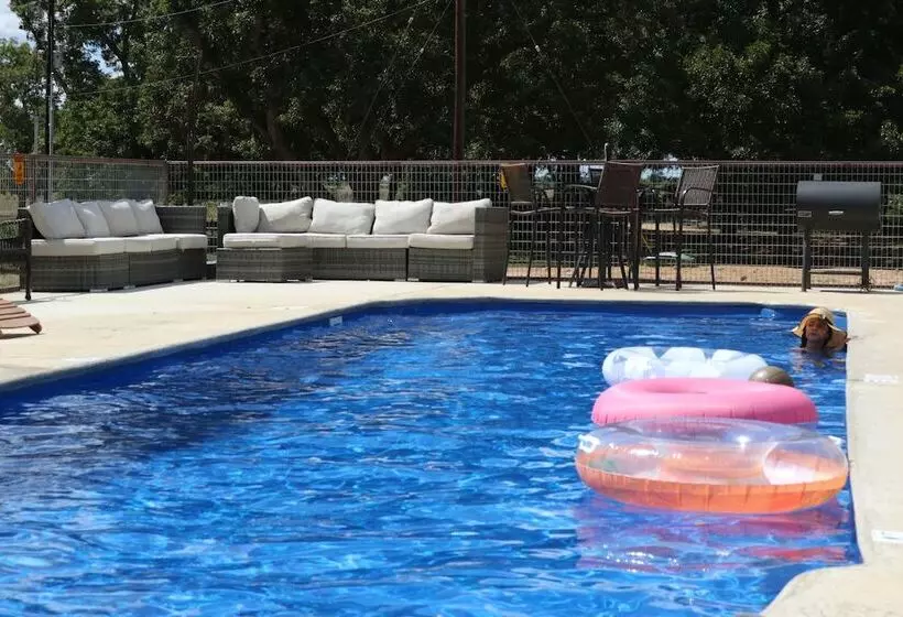 14 Son S Rio Cibolo   Birdhouse Cabin