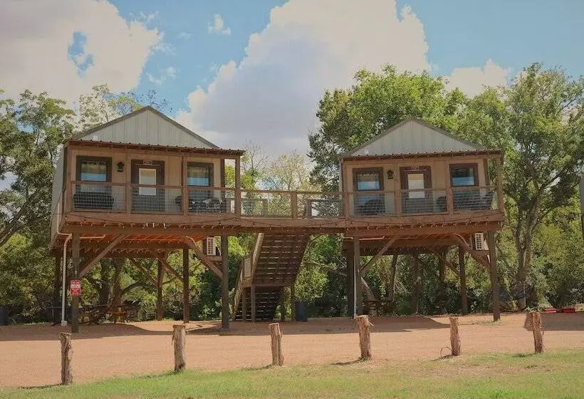 16 Son S Rio Cibolo   Birdhouse Cabin