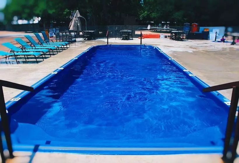 24 Son S Rio Cibolo   Birdhouse Cabin