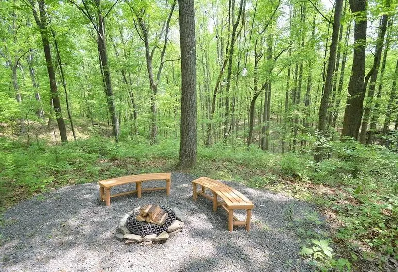 A Humble Abode   A Modern Woodsy Retreat