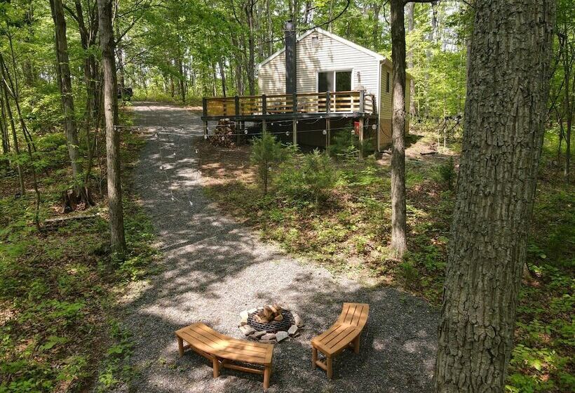 A Humble Abode   A Modern Woodsy Retreat