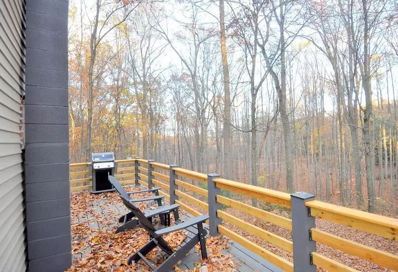 A Humble Abode   A Modern Woodsy Retreat