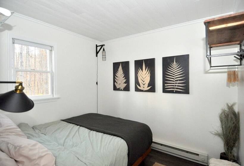 A Humble Abode   A Modern Woodsy Retreat