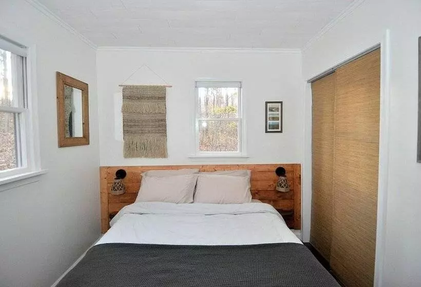 A Humble Abode   A Modern Woodsy Retreat