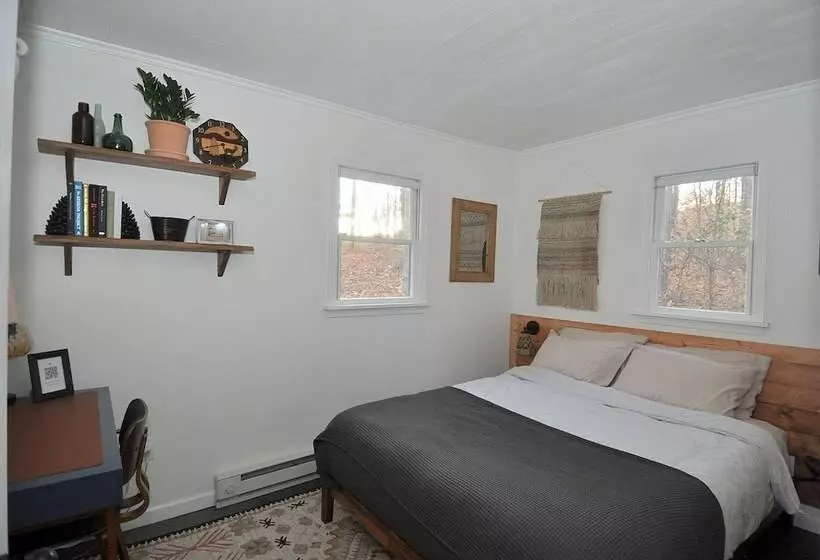 A Humble Abode   A Modern Woodsy Retreat