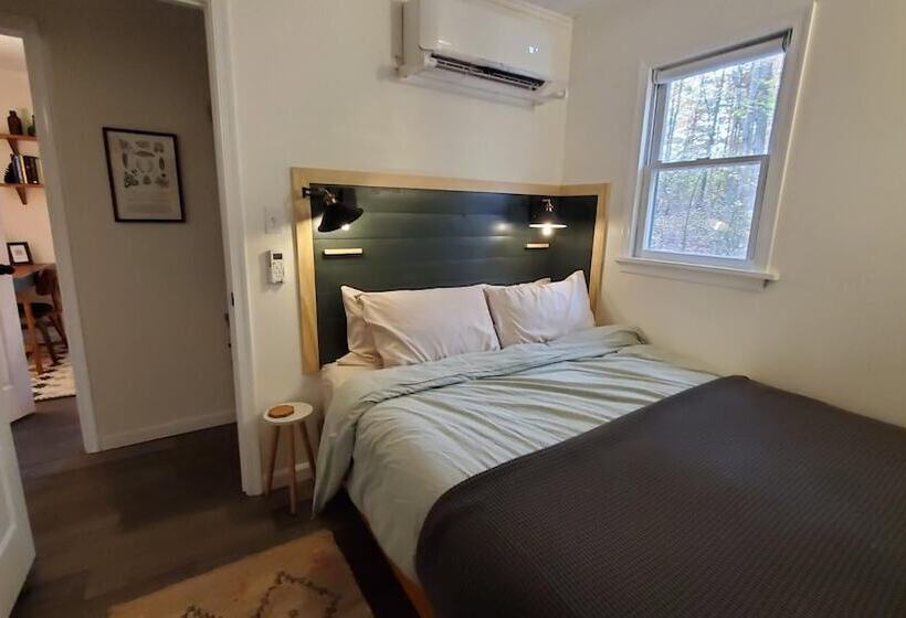 A Humble Abode   A Modern Woodsy Retreat