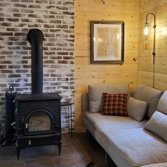 A Humble Abode   A Modern Woodsy Retreat