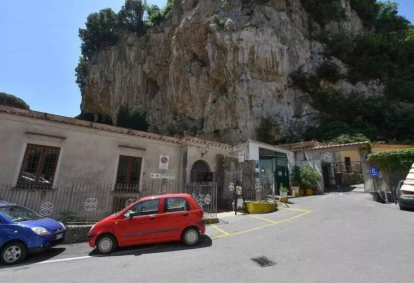 Carpediem. Apartment With 59 Steps Gradini. In The Center Of Amalfi At 650 Mt From The Sea With Paym