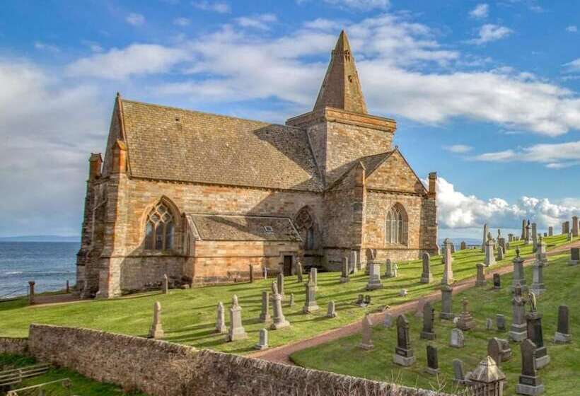 Beautiful Coastal Cottage In St Monans, Scotland