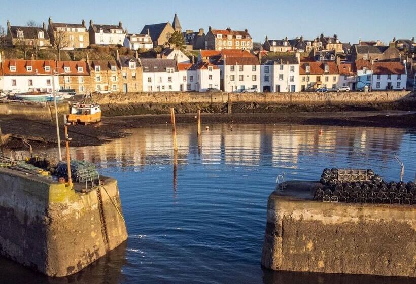 Beautiful Coastal Cottage In St Monans, Scotland