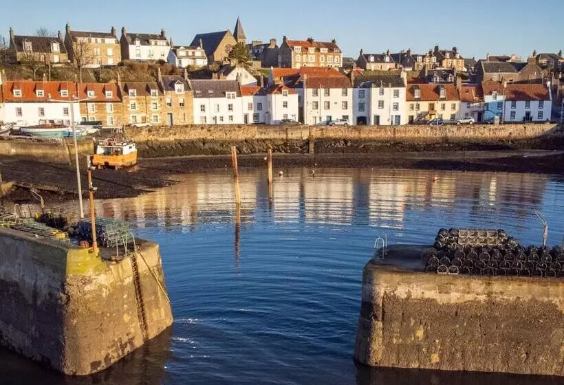 Beautiful Coastal Cottage In St Monans, Scotland