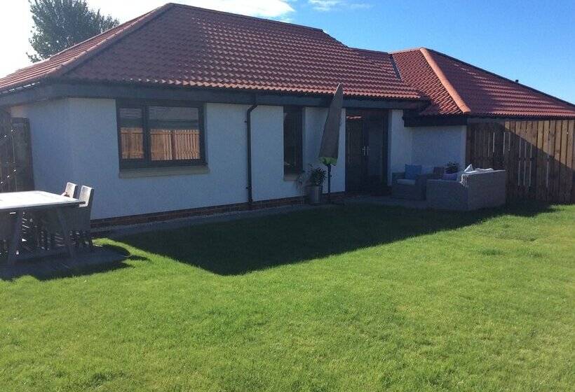 Beautiful Coastal Cottage In St Monans, Scotland