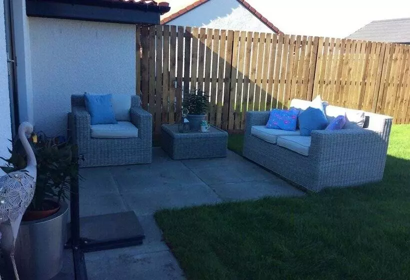 Beautiful Coastal Cottage In St Monans, Scotland