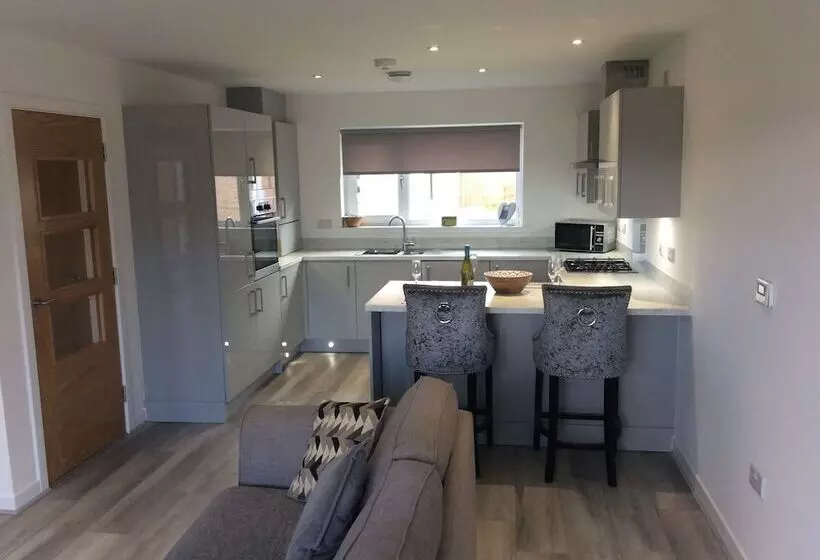 Beautiful Coastal Cottage In St Monans, Scotland