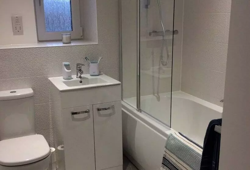 Beautiful Coastal Cottage In St Monans, Scotland