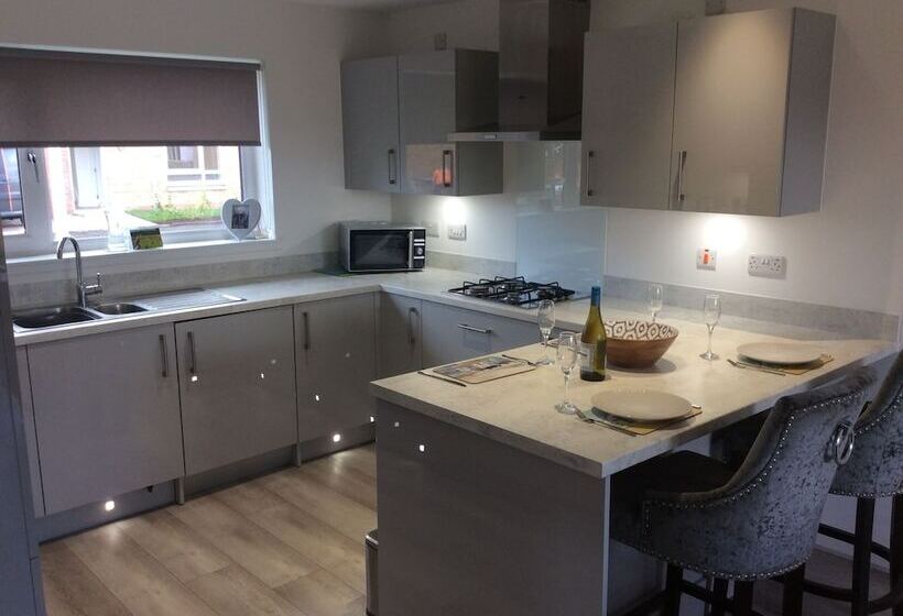 Beautiful Coastal Cottage In St Monans, Scotland