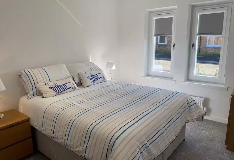 Beautiful Coastal Cottage In St Monans, Scotland