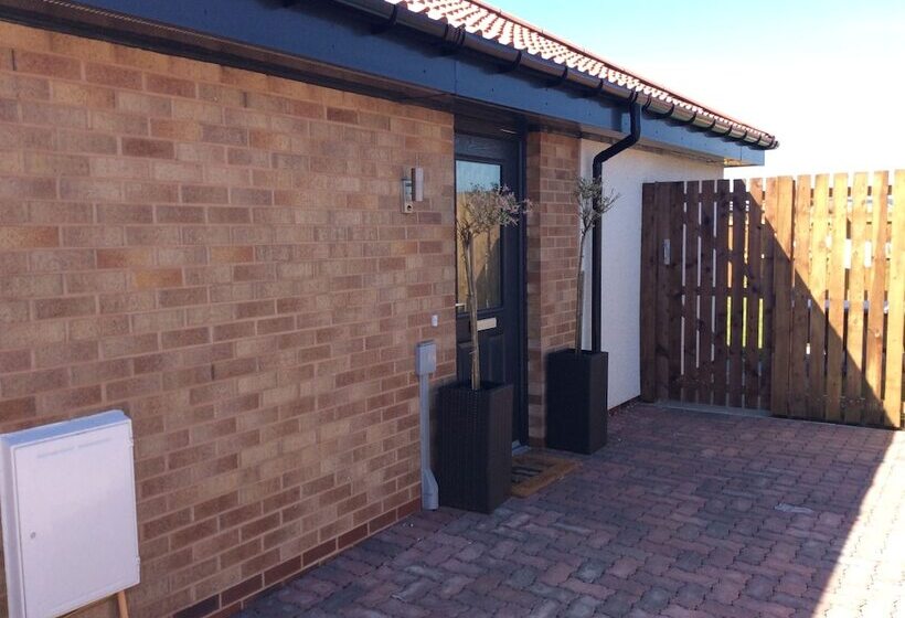 Beautiful Coastal Cottage In St Monans, Scotland