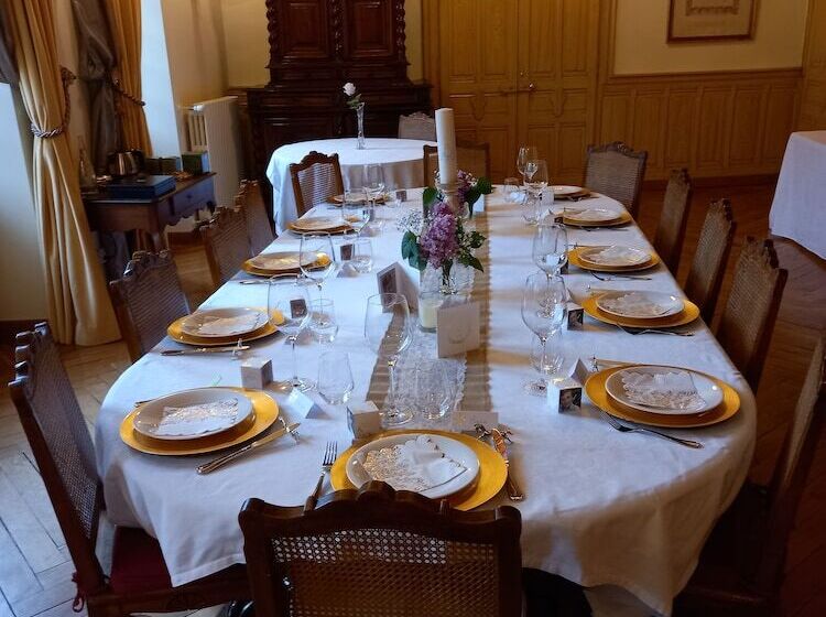 فندق Château De Thorens