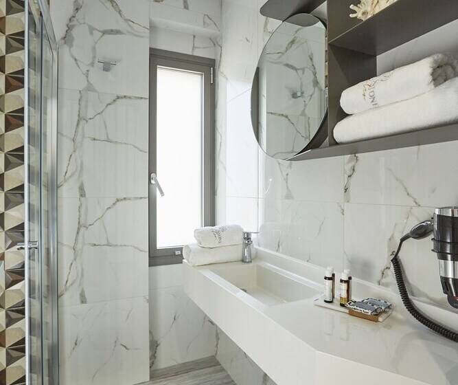 Hotel Greystone Suites