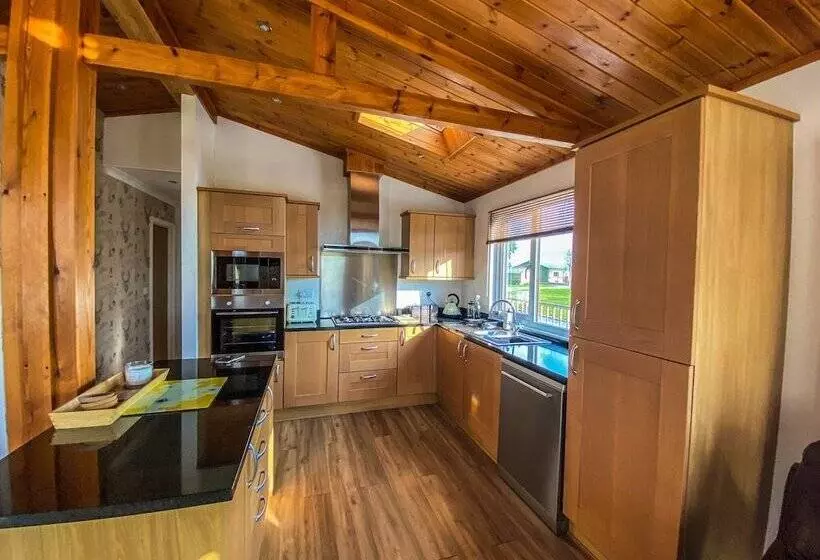 Hotelli Immaculate 3 Bedroom Private Lodge Near York