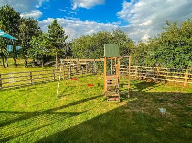 Hotelli Immaculate 3 Bedroom Private Lodge Near York